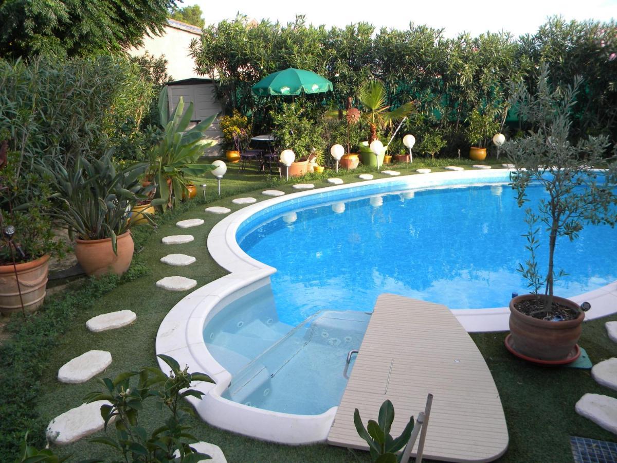 Chez Patrick Roujan Bed & Breakfast ภายนอก รูปภาพ