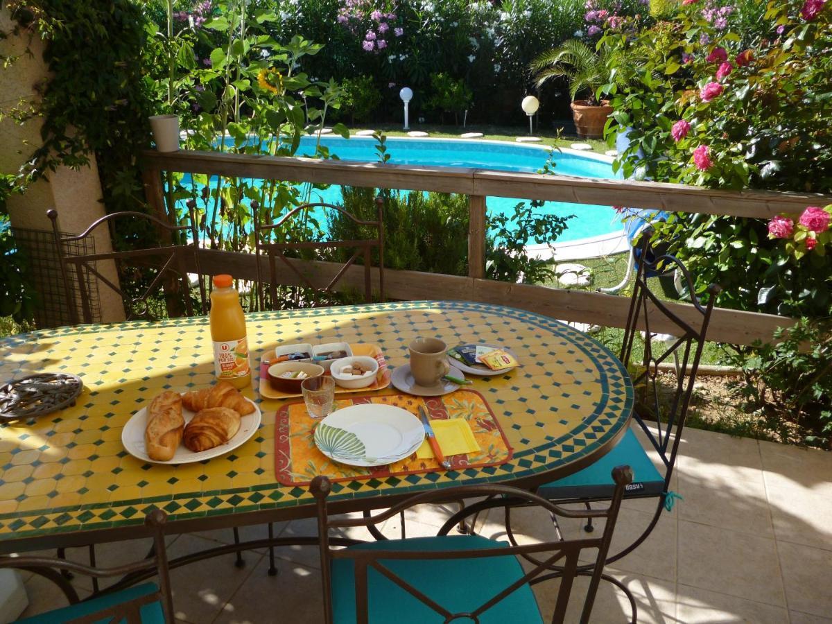 Chez Patrick Roujan Bed & Breakfast ภายนอก รูปภาพ