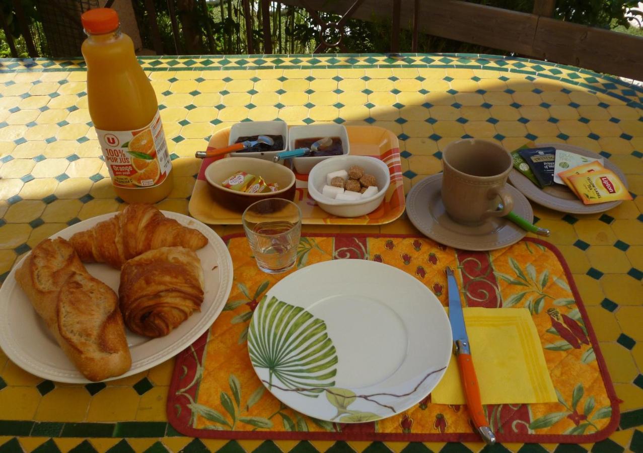 Chez Patrick Roujan Bed & Breakfast ภายนอก รูปภาพ